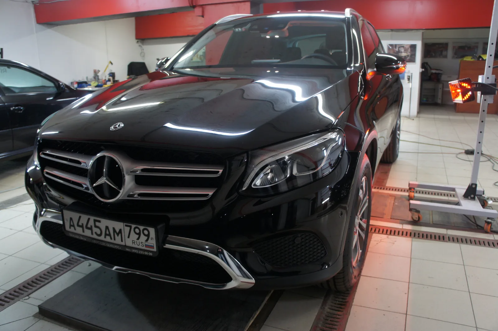 Обработка кузова Ceramic Pro 9h для Mercedes-Benz GLC
