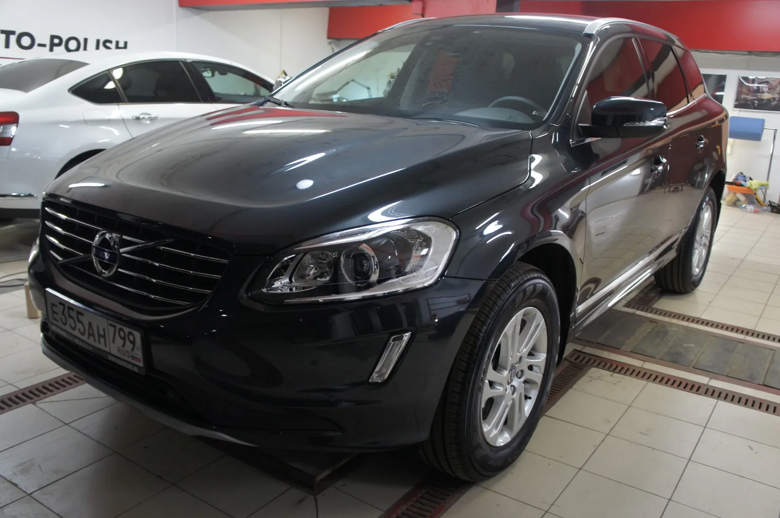 Обработка кузова Ceramic Pro 9h для Volvo XC60