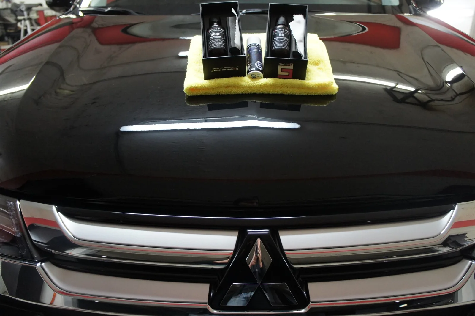 Восстановительная полировка для Mitsubishi + Ceramic Pro 9H и Ceramic Pro Leather
