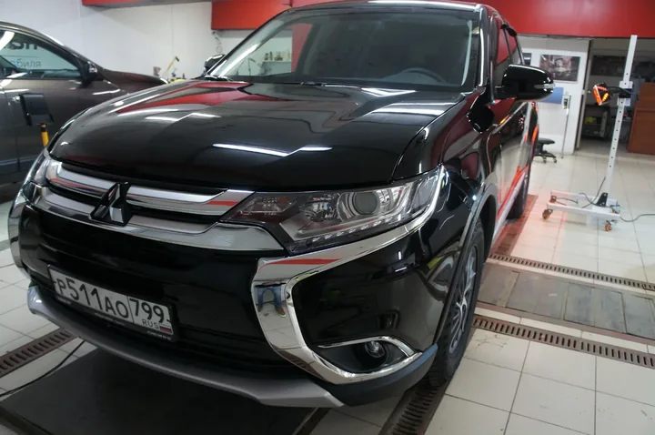 Восстановительная полировка для Mitsubishi + Ceramic Pro 9H и Ceramic Pro Leather Восстановительная полировка для Mitsubishi + Ceramic Pro 9H и Ceramic Pro Leather