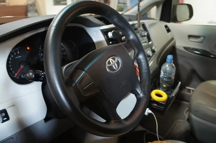 Перекрас руля и клаксона для Toyota Перекрас руля и клаксона для Toyota