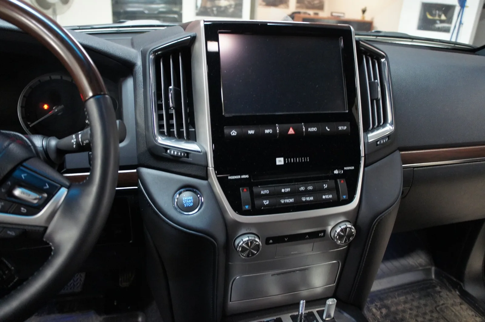 Окрас элементов салона для Land Cruiser 200