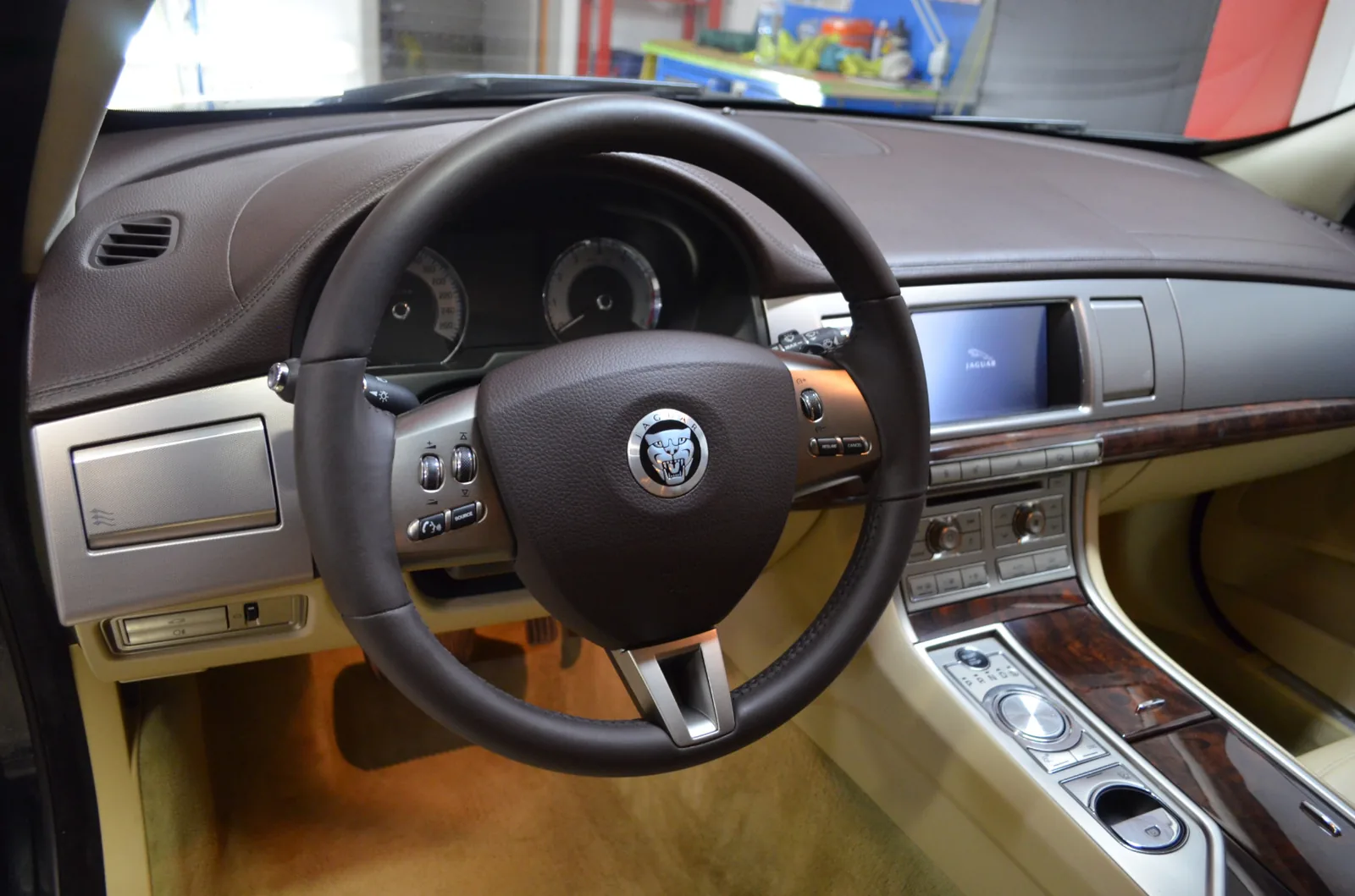 Химчистка.Покраска руля для Jaguar XF