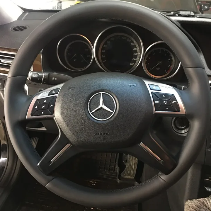 Покрас руля для MB E200 Покрас руля для MB E200