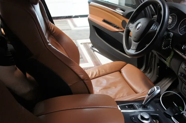 Реставрация кожи+ремонт боковой поддержки для BMW X5 Реставрация кожи+ремонт боковой поддержки для BMW X5