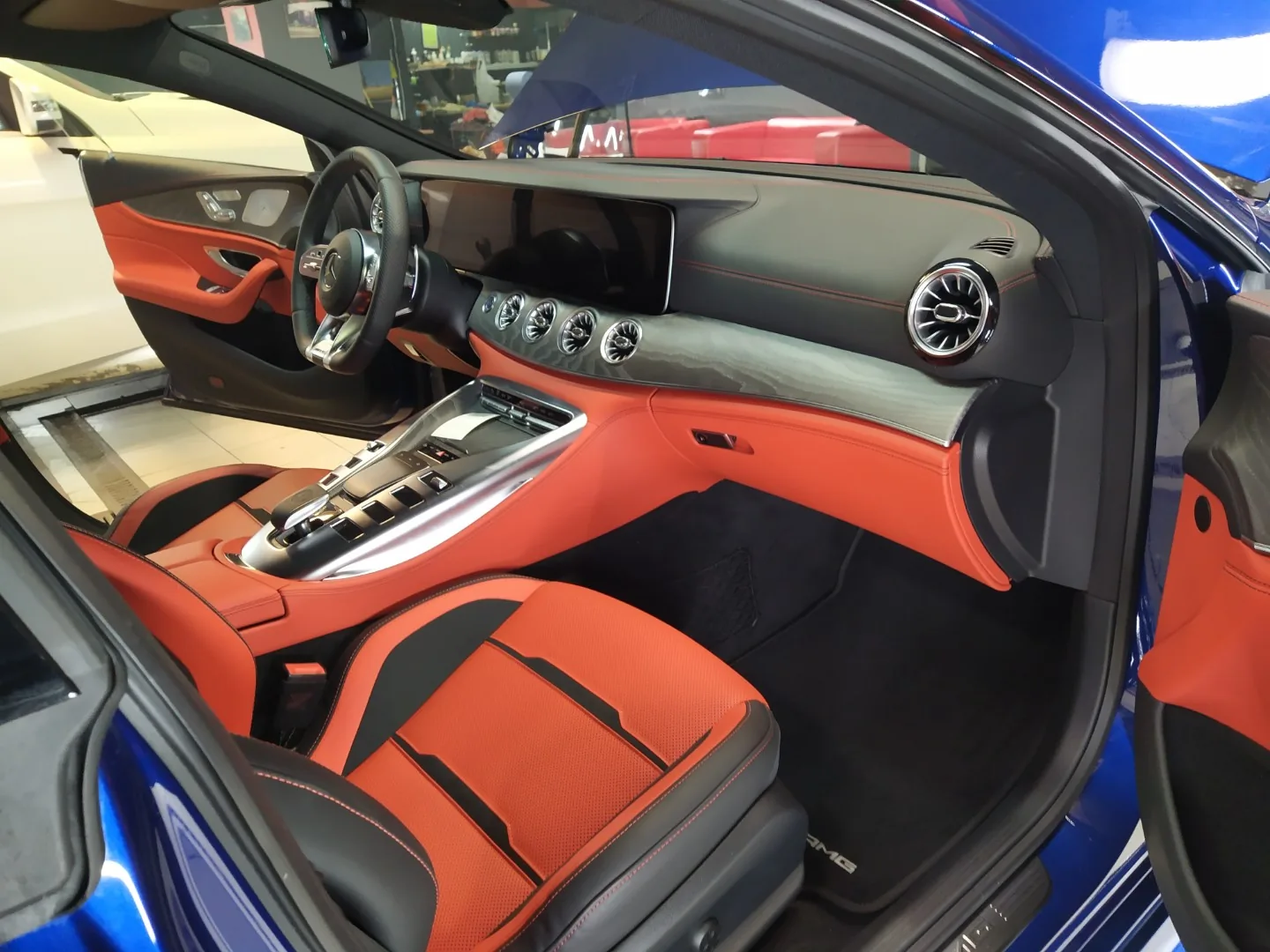 Оклейка пленкой SunTek и Обработка салона салона MB AMG GT43