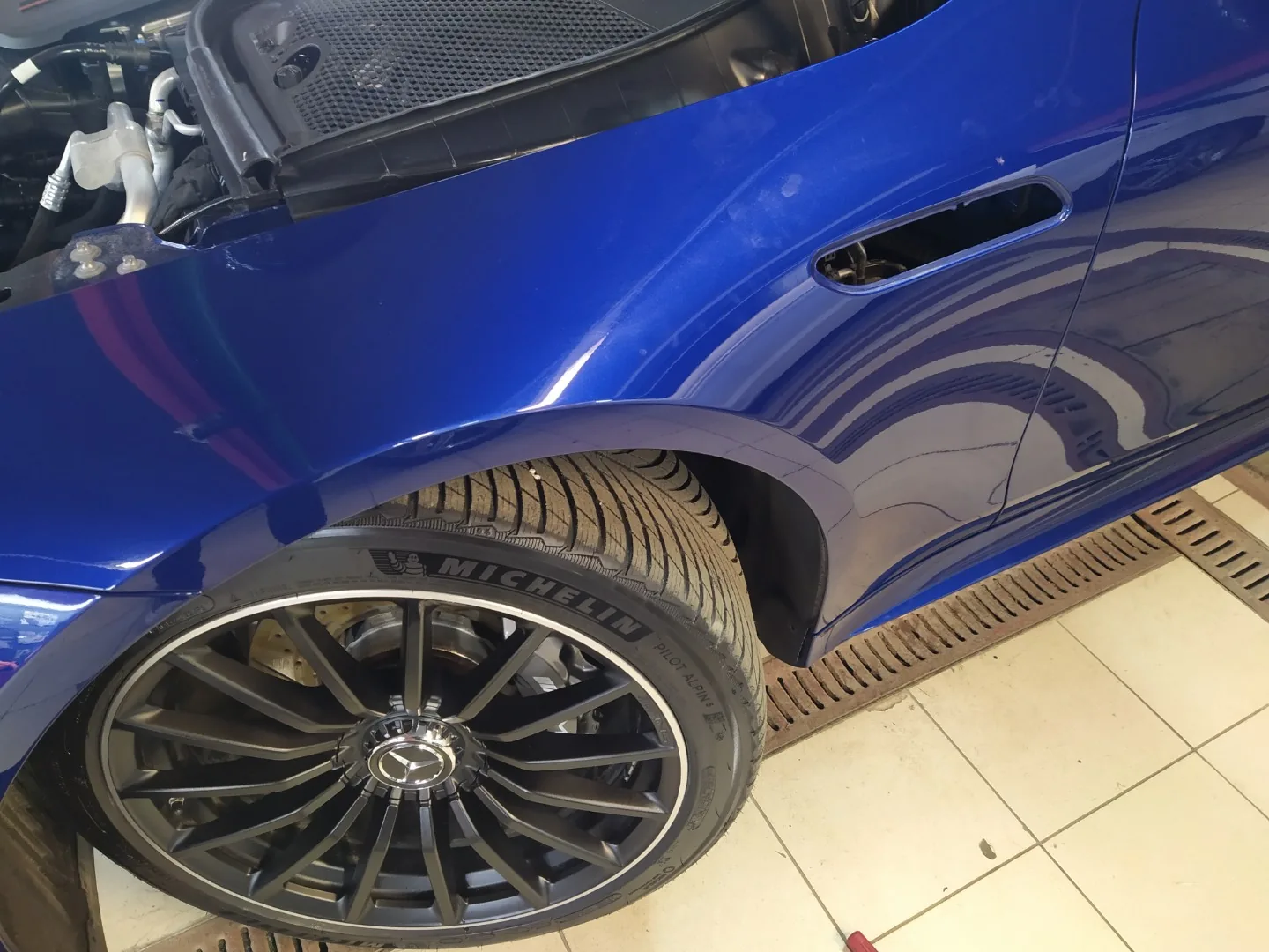 Оклейка пленкой SunTek и Обработка салона салона MB AMG GT43