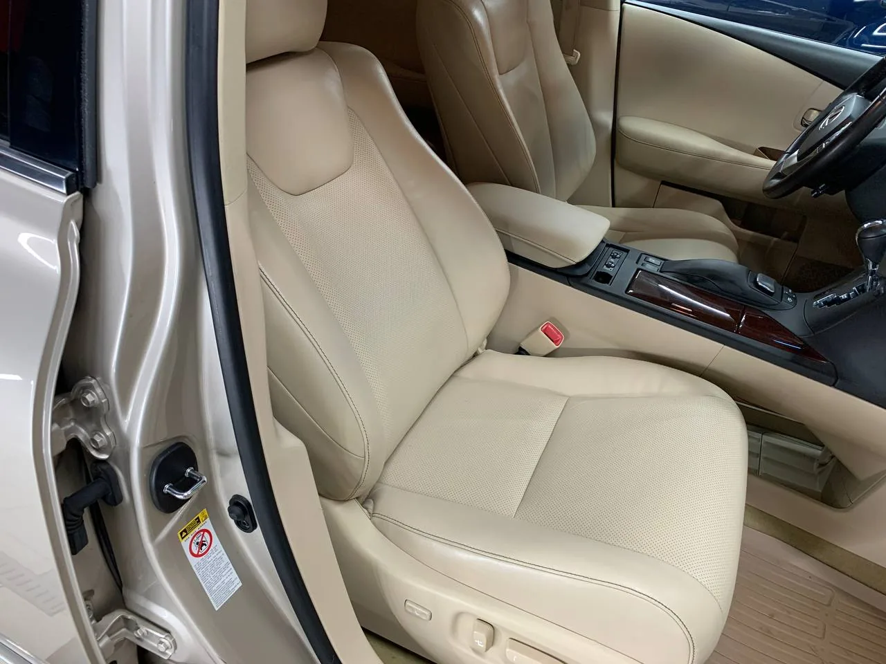 Химчистка и покраска сидений для Lexus RX270