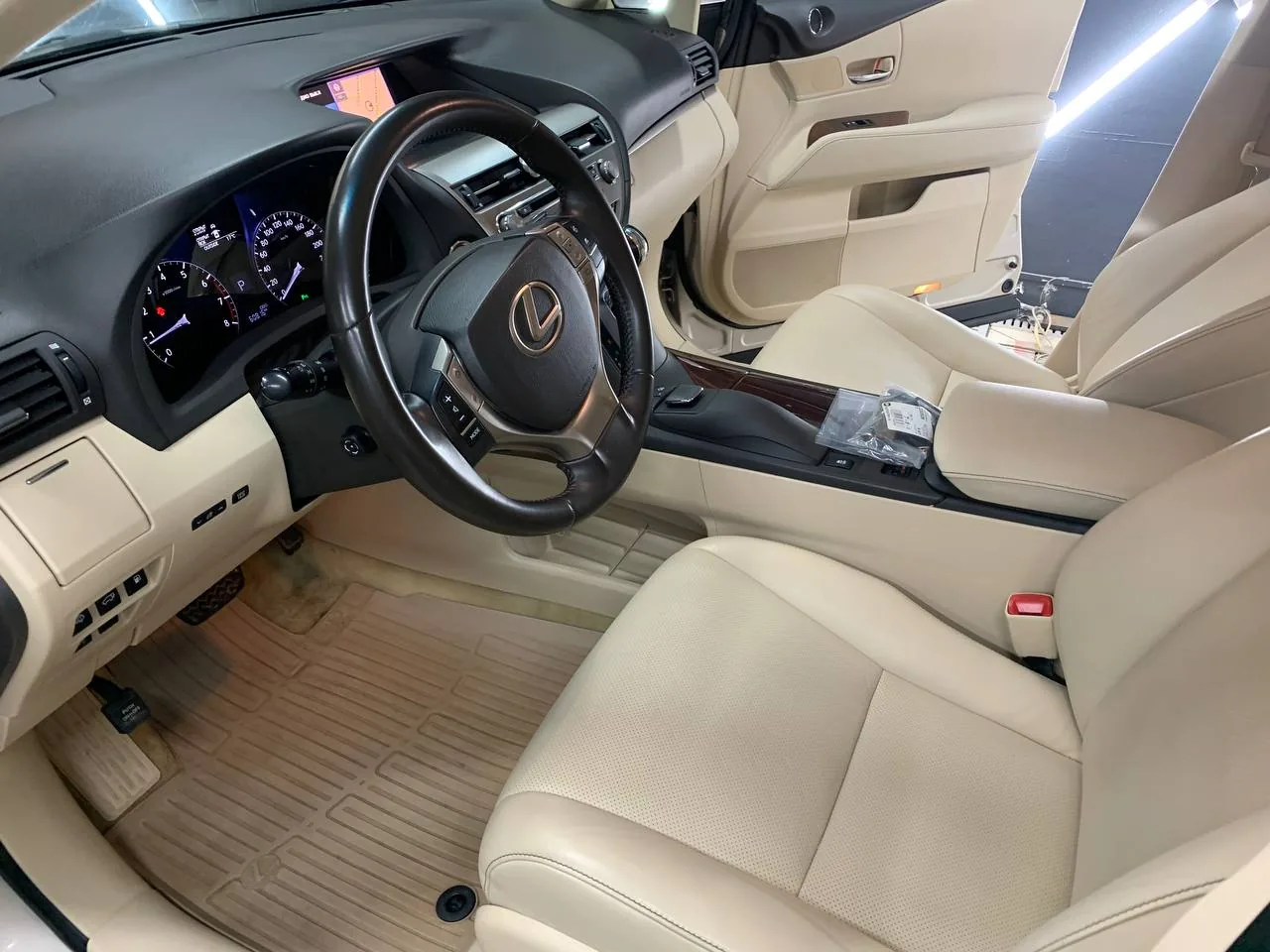Химчистка и покраска сидений для Lexus RX270