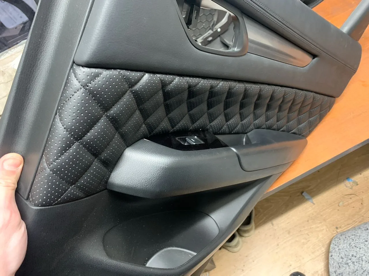 Перетяжка дверных карт для Mazda CX-5