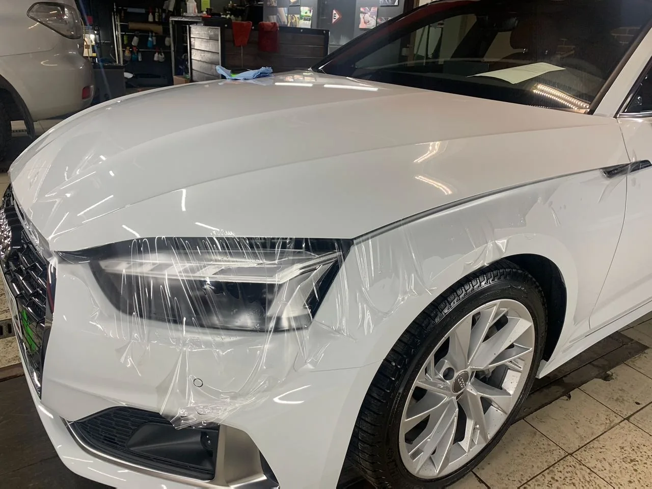 Оклейка зон риска полиуретановой пленкой SunTek для Audi A5