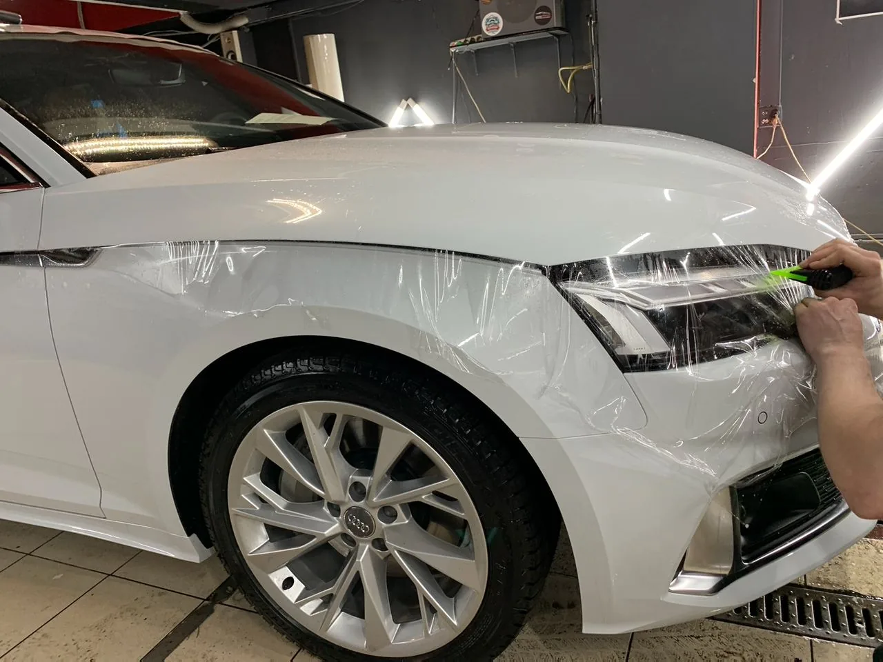 Оклейка зон риска полиуретановой пленкой SunTek для Audi A5