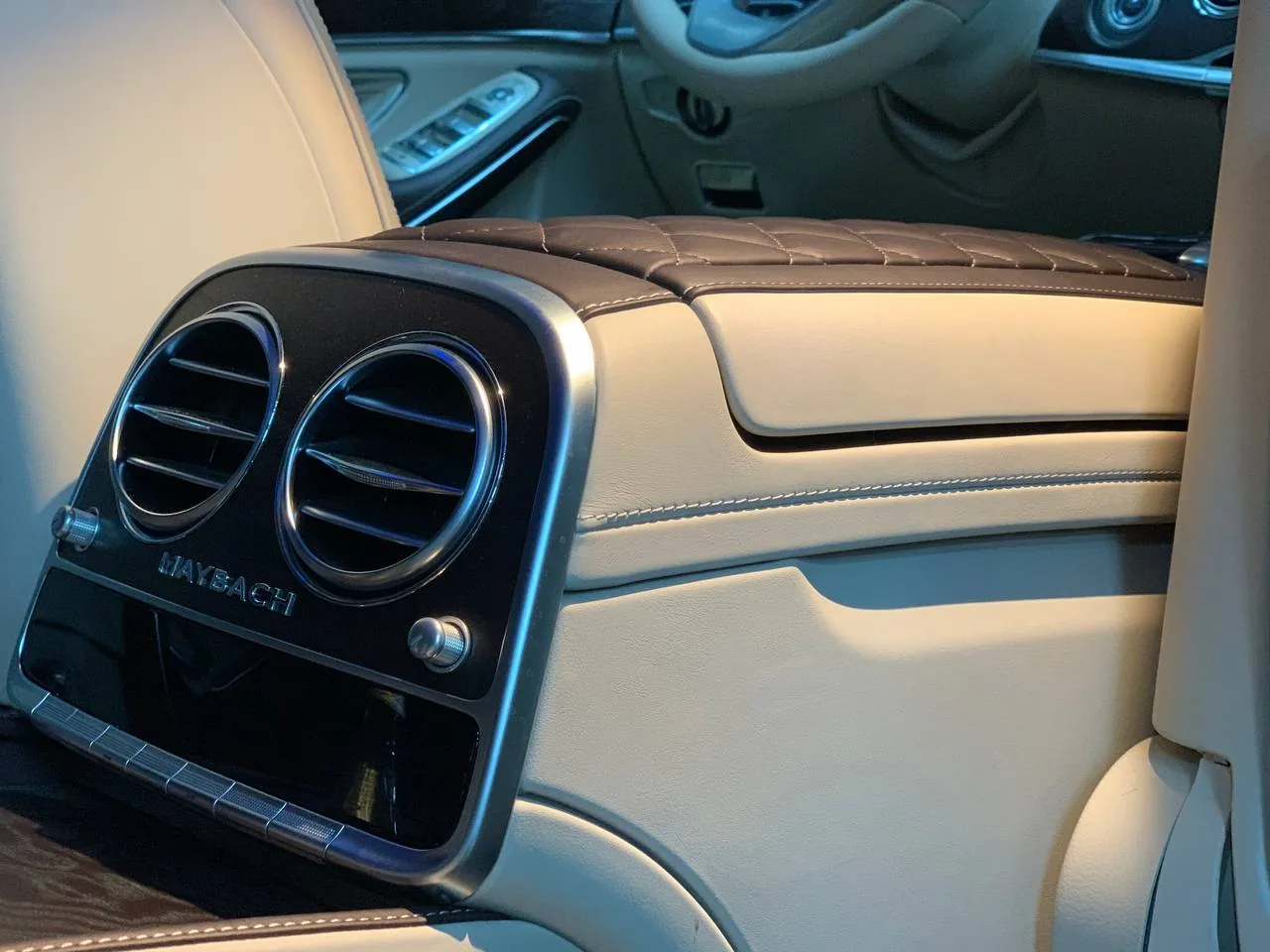 Ремонт пореза на коже для MB Maybach