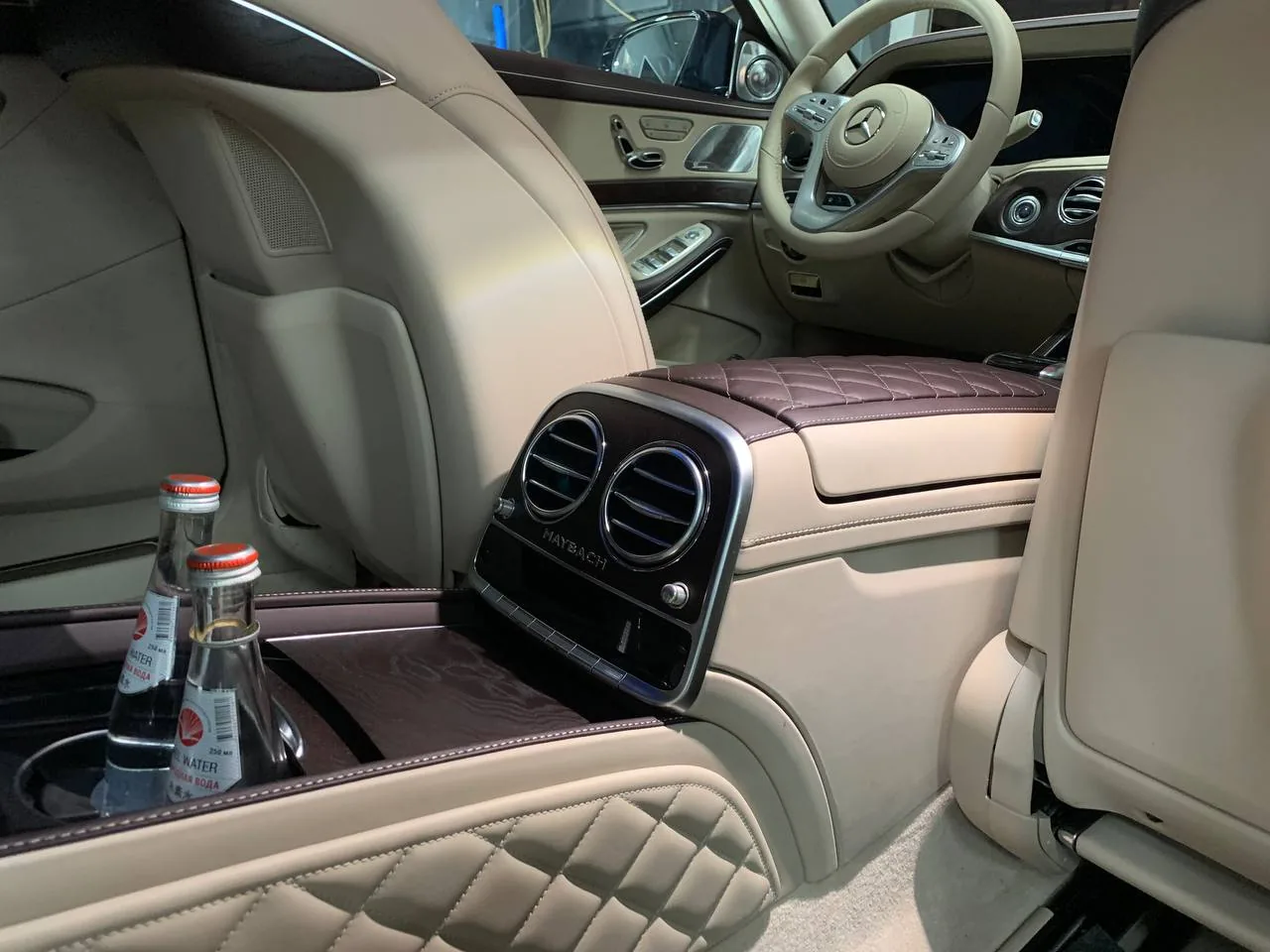 Ремонт пореза на коже для MB Maybach