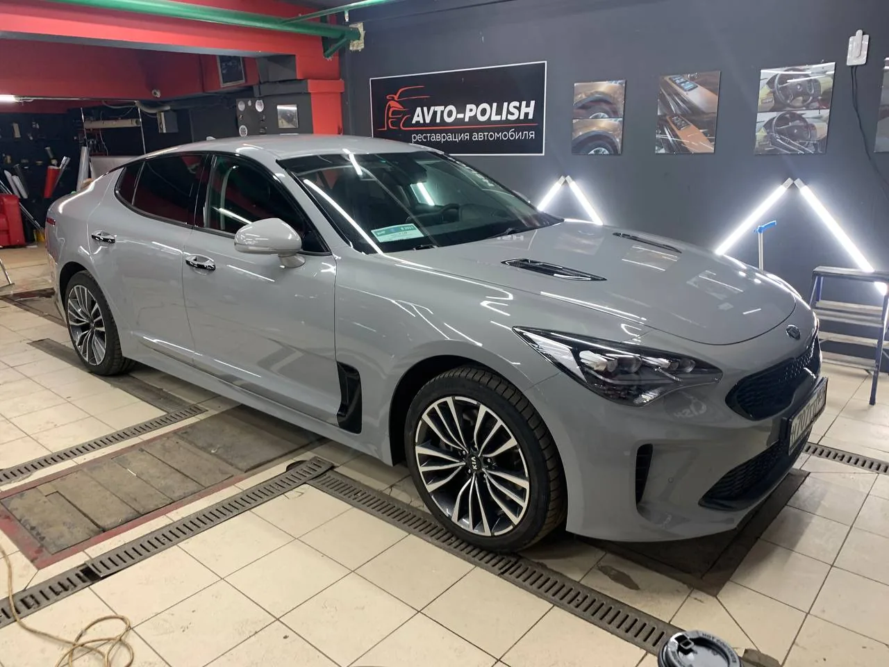 Оклейка кузова автомобиля пленкой Legend для Kia Stinger