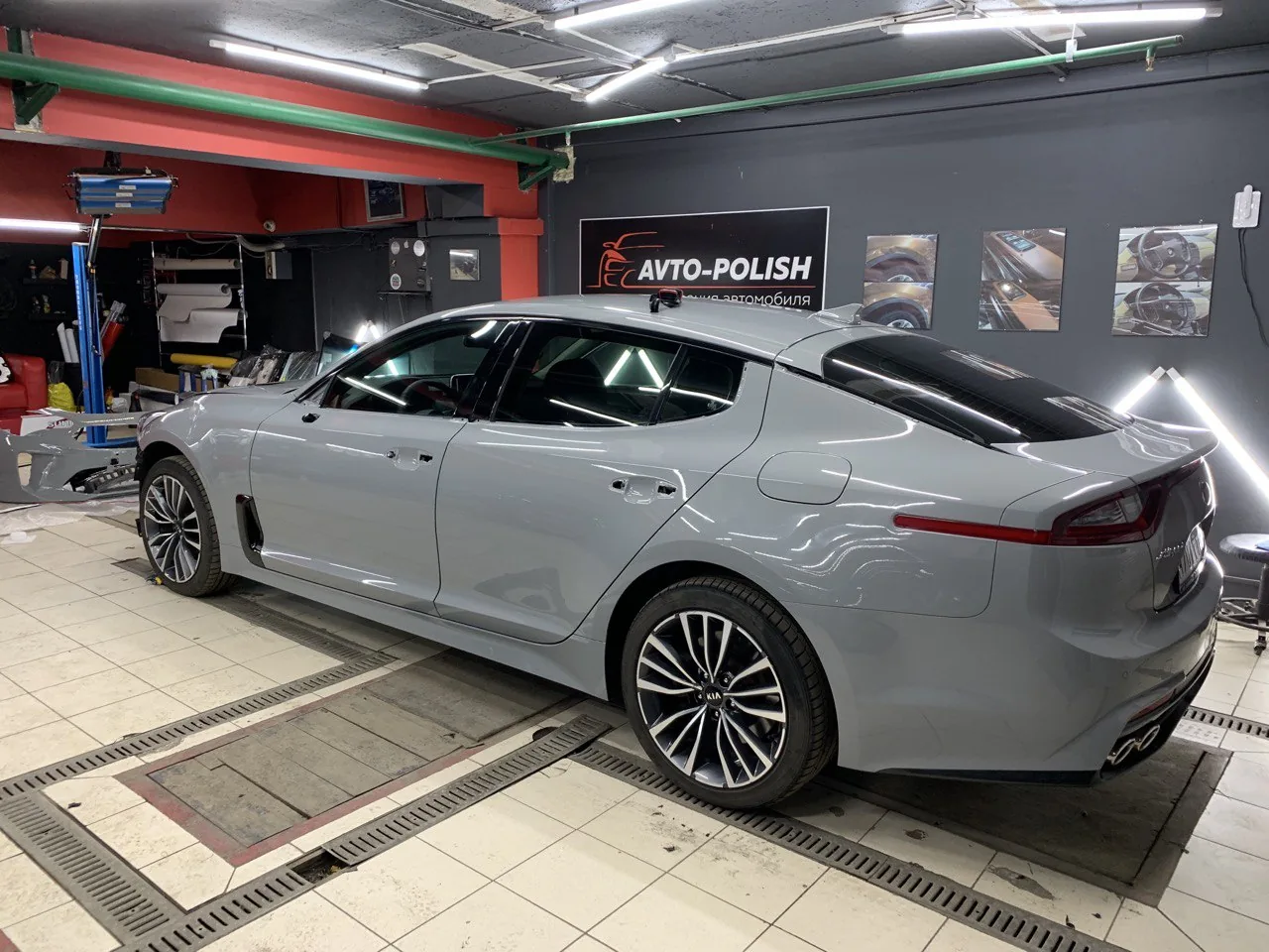 Оклейка кузова автомобиля пленкой Legend для Kia Stinger