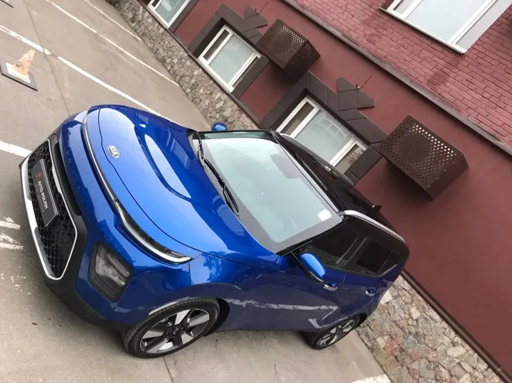 Оклейка черным супер глянцем крыши и зеркал для Kia Soul 2021