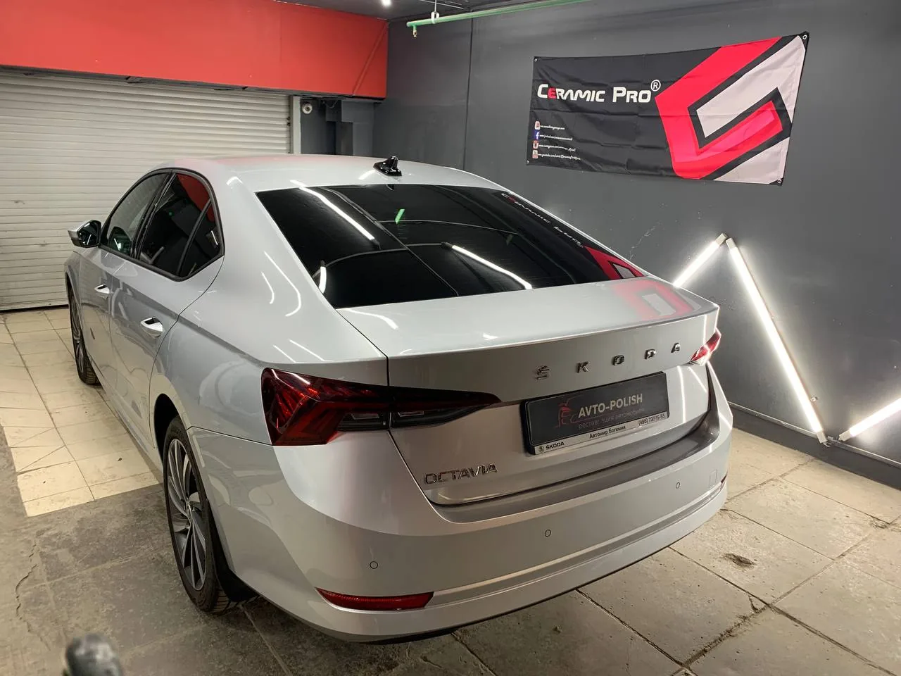Тонировка Llumar и оклейка фар SunTek для Skoda Octavia 2021