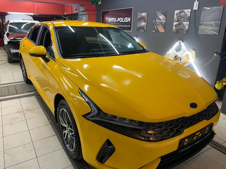 Оклейка желтой пленкой под такси для Kia K5