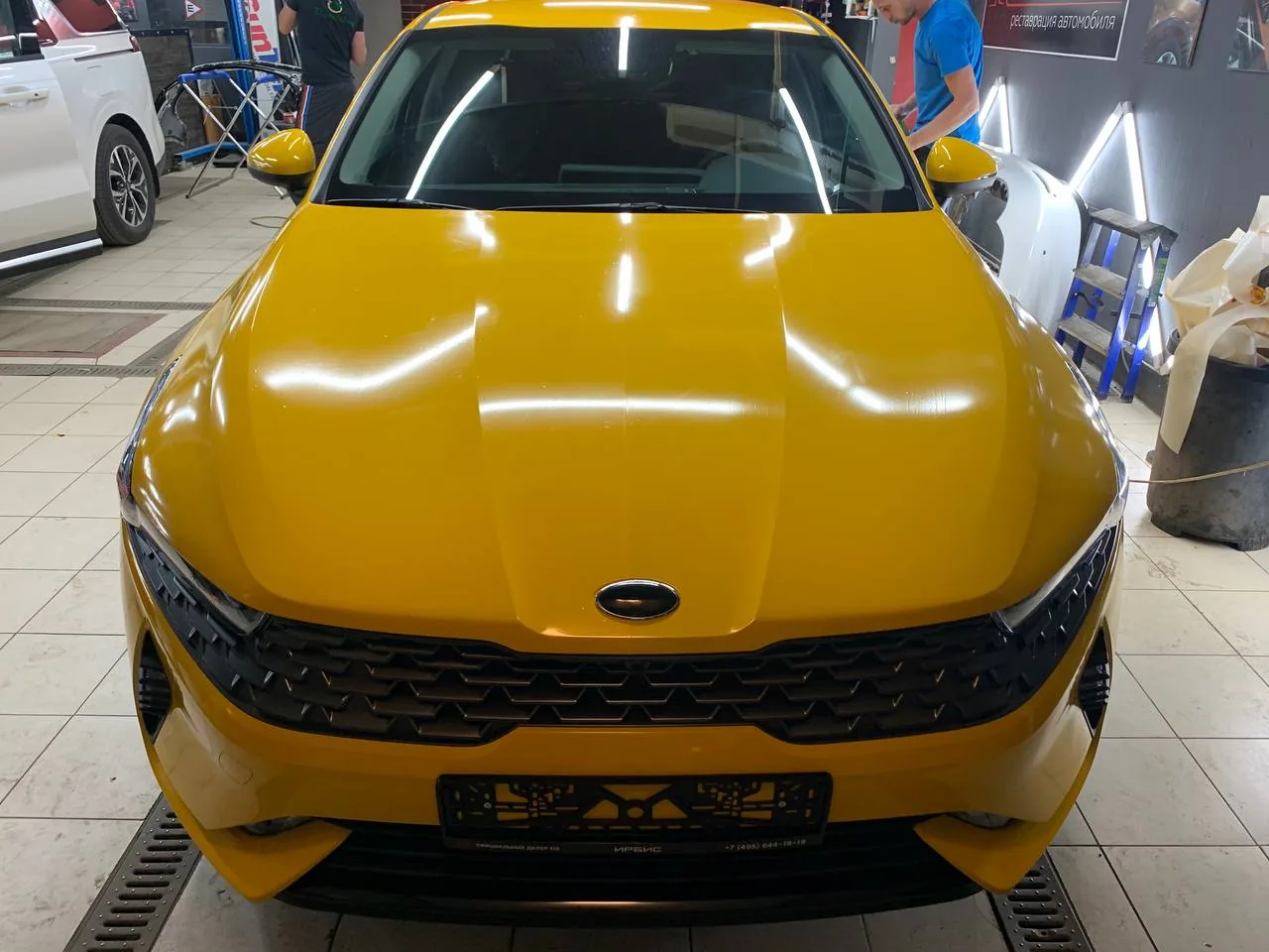 Оклейка желтой пленкой под такси для Kia K5
