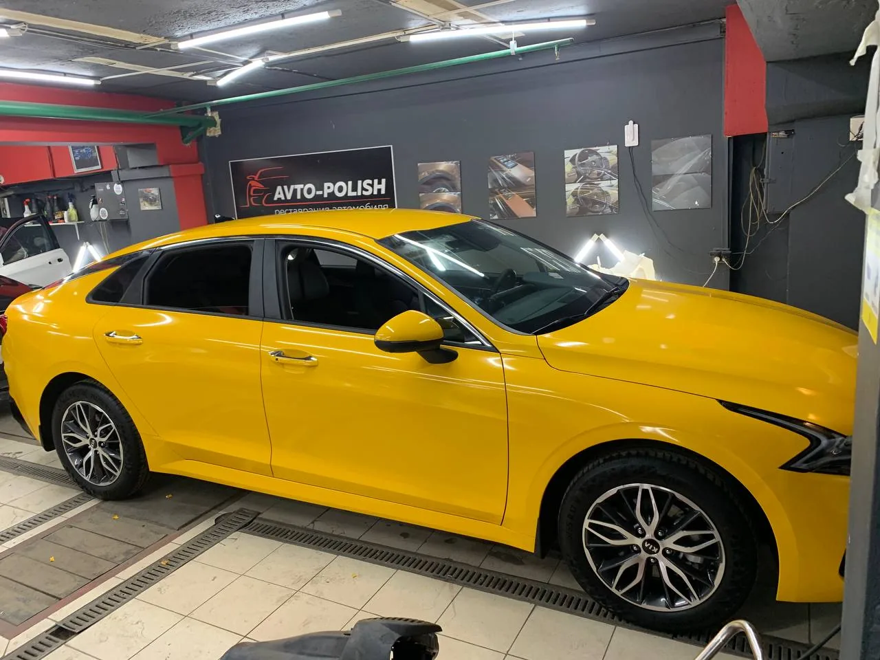 Оклейка желтой пленкой под такси для Kia K5