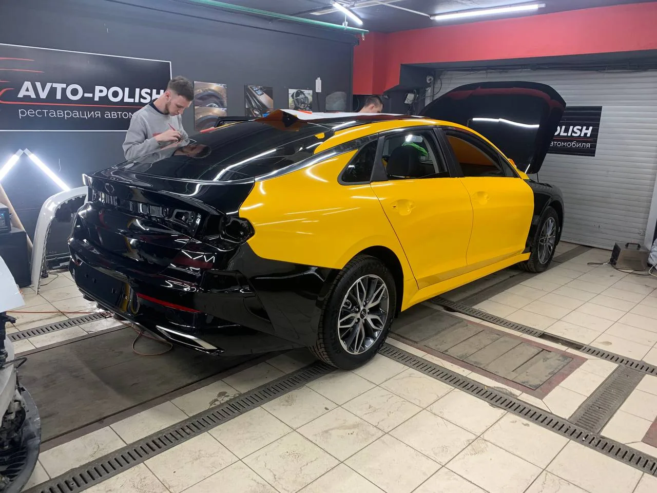 Оклейка желтой пленкой под такси для Kia K5