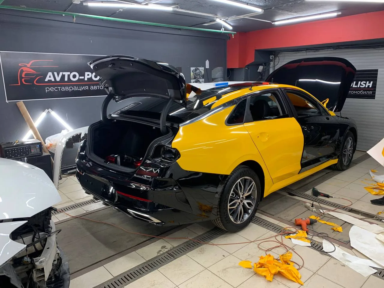Оклейка желтой пленкой под такси для Kia K5