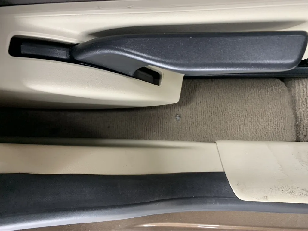 Ремонт прожога на ковролине для Volvo XC60