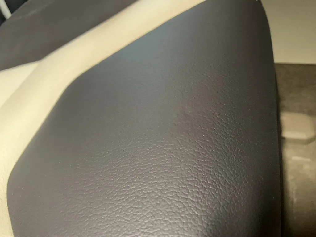 Ремонт прожога на ковролине для Volvo XC60