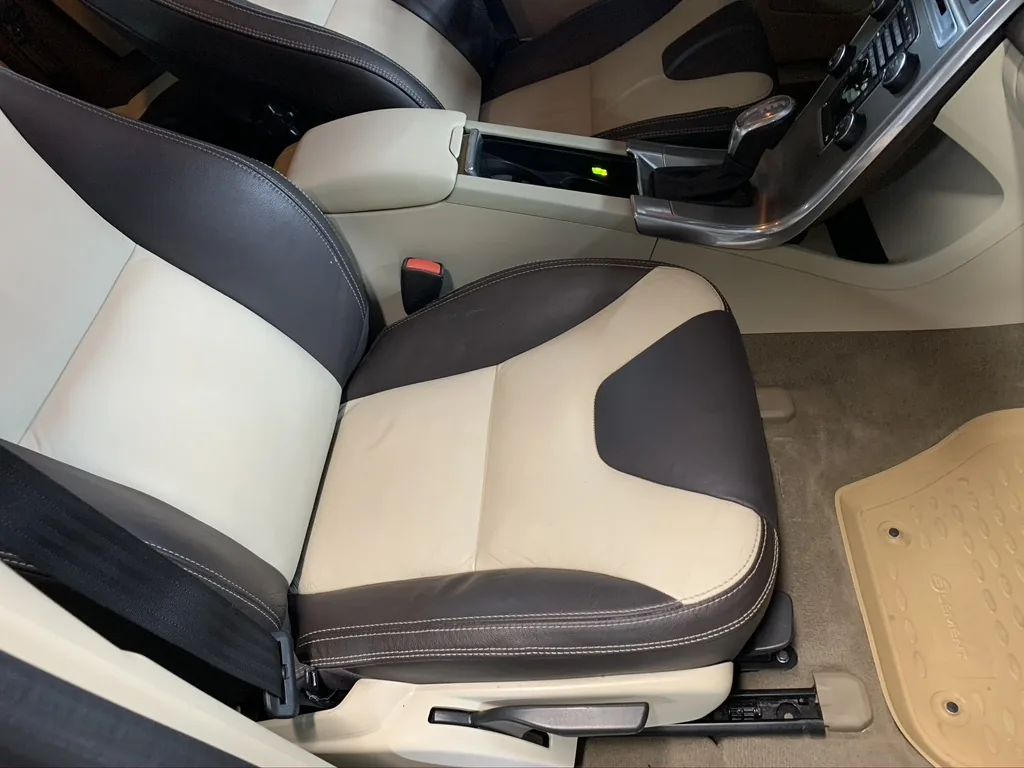 Ремонт прожога на ковролине для Volvo XC60