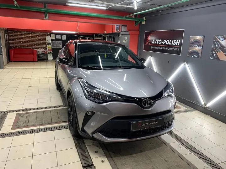 Оклейка крыши черной пленкой для Toyota C-HR