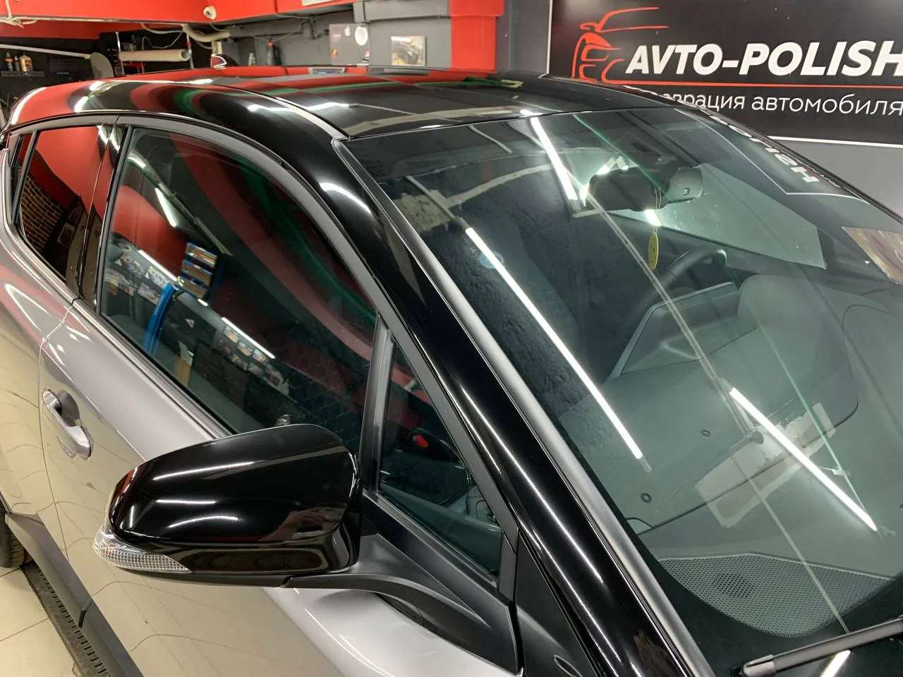 Оклейка крыши черной пленкой для Toyota C-HR