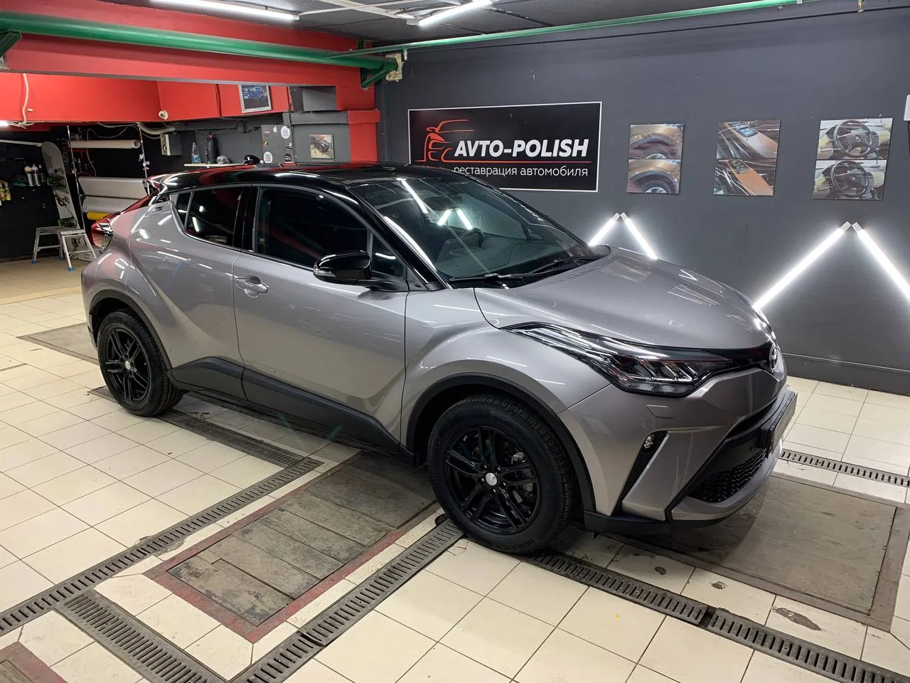 Оклейка крыши черной пленкой для Toyota C-HR