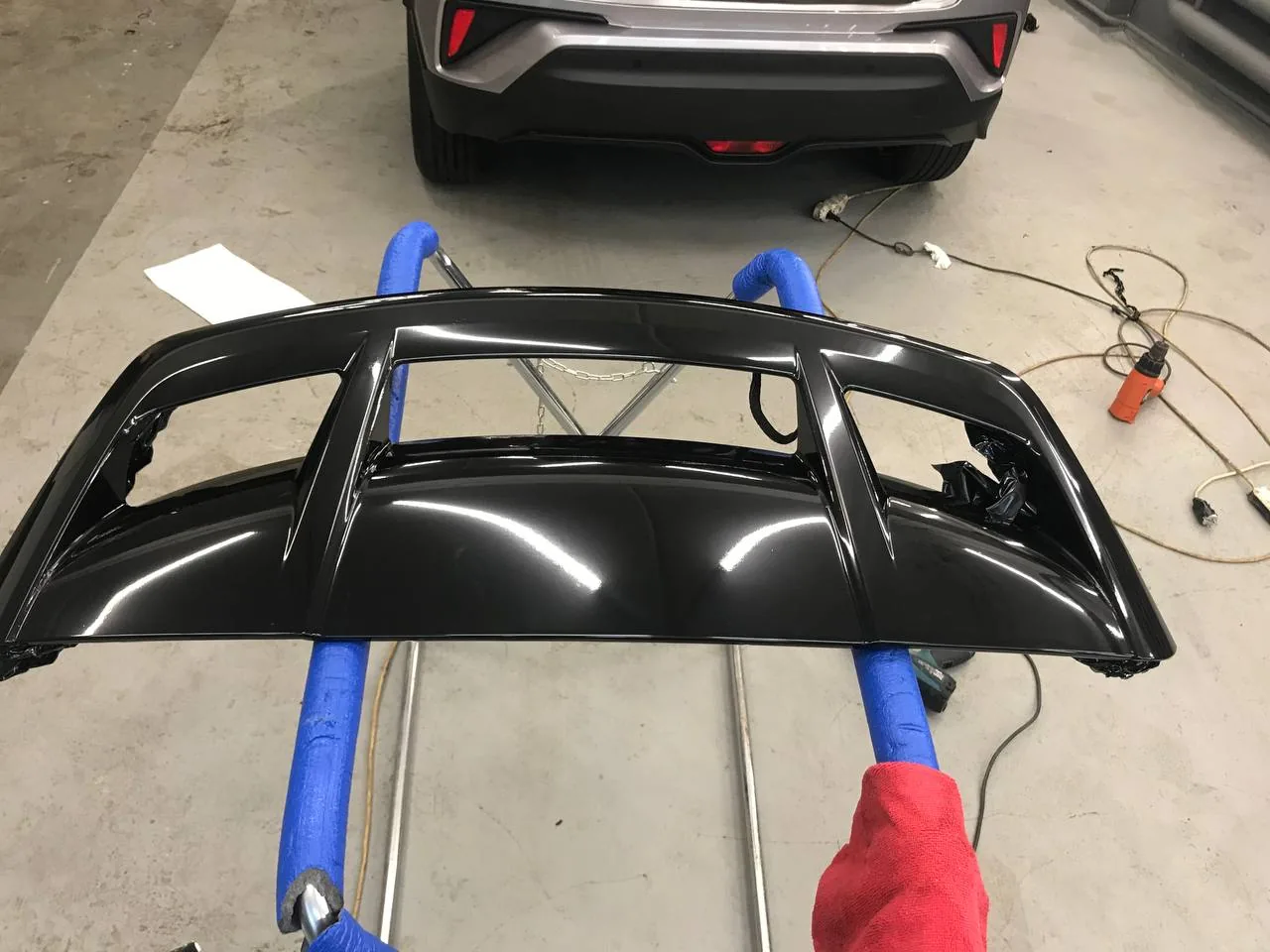 Оклейка крыши черной пленкой для Toyota C-HR