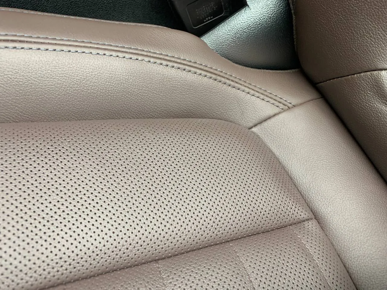 Покраска дефекта на сидушке для BMW X5