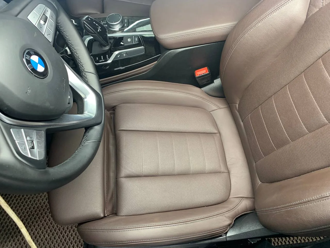 Покраска дефекта на сидушке для BMW X5