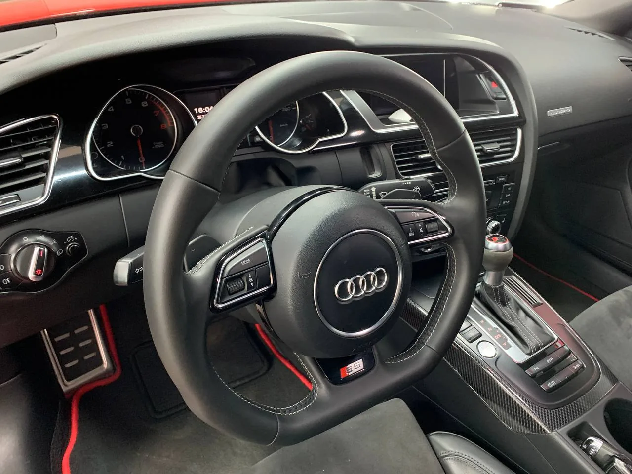 Перетяжка руля и ремонт сиденья для Audi RS4