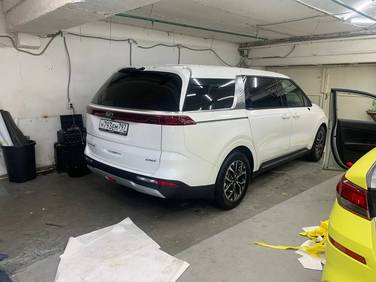 Оклейка кузова SunTek и стайлинг крыши для Kia Carnival