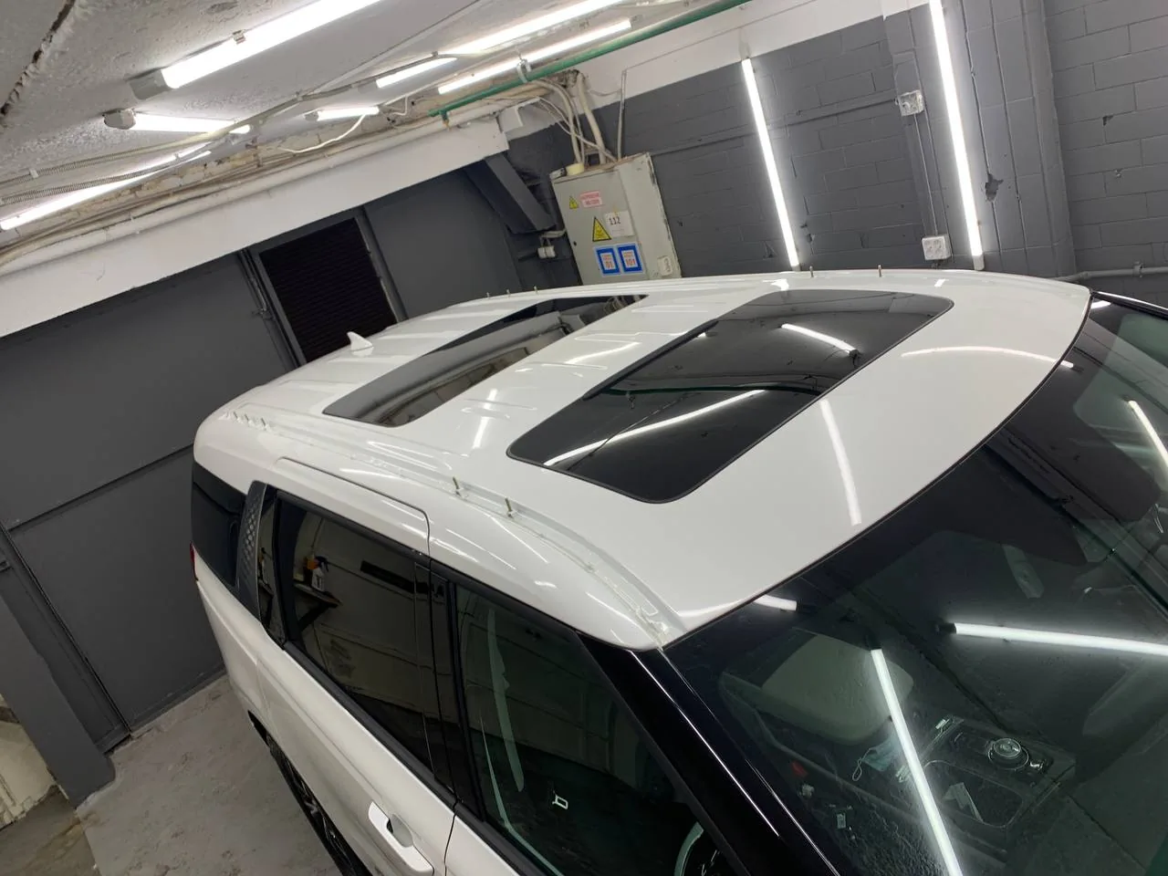 Оклейка кузова SunTek и стайлинг крыши для Kia Carnival