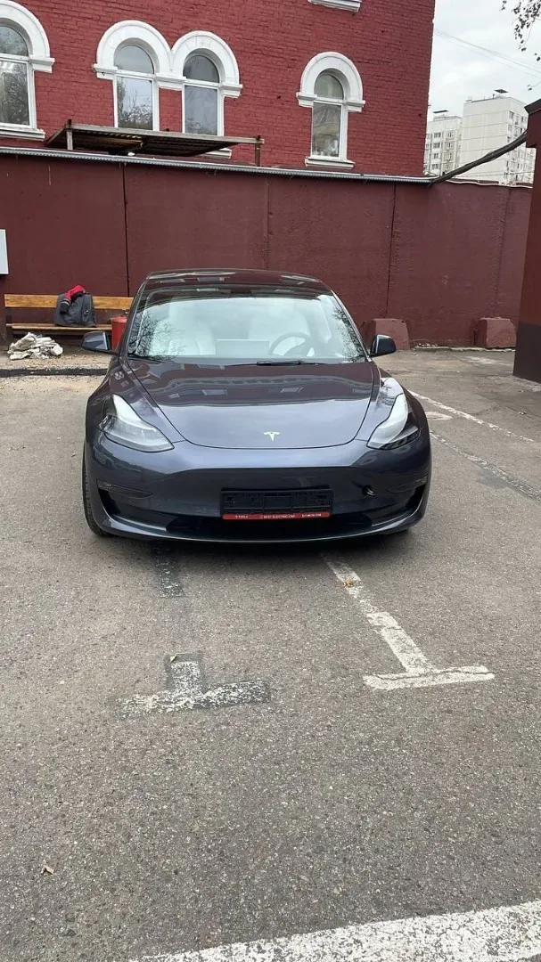 Тонировка + оклейка фар для Tesla Model 3