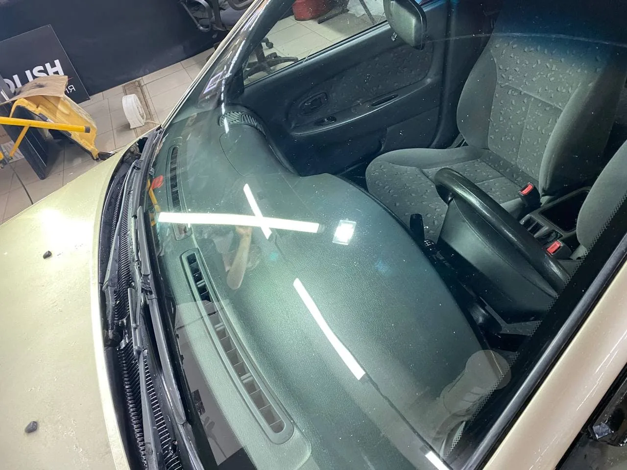 Отполировали лобовое стекло для Kia Spectra