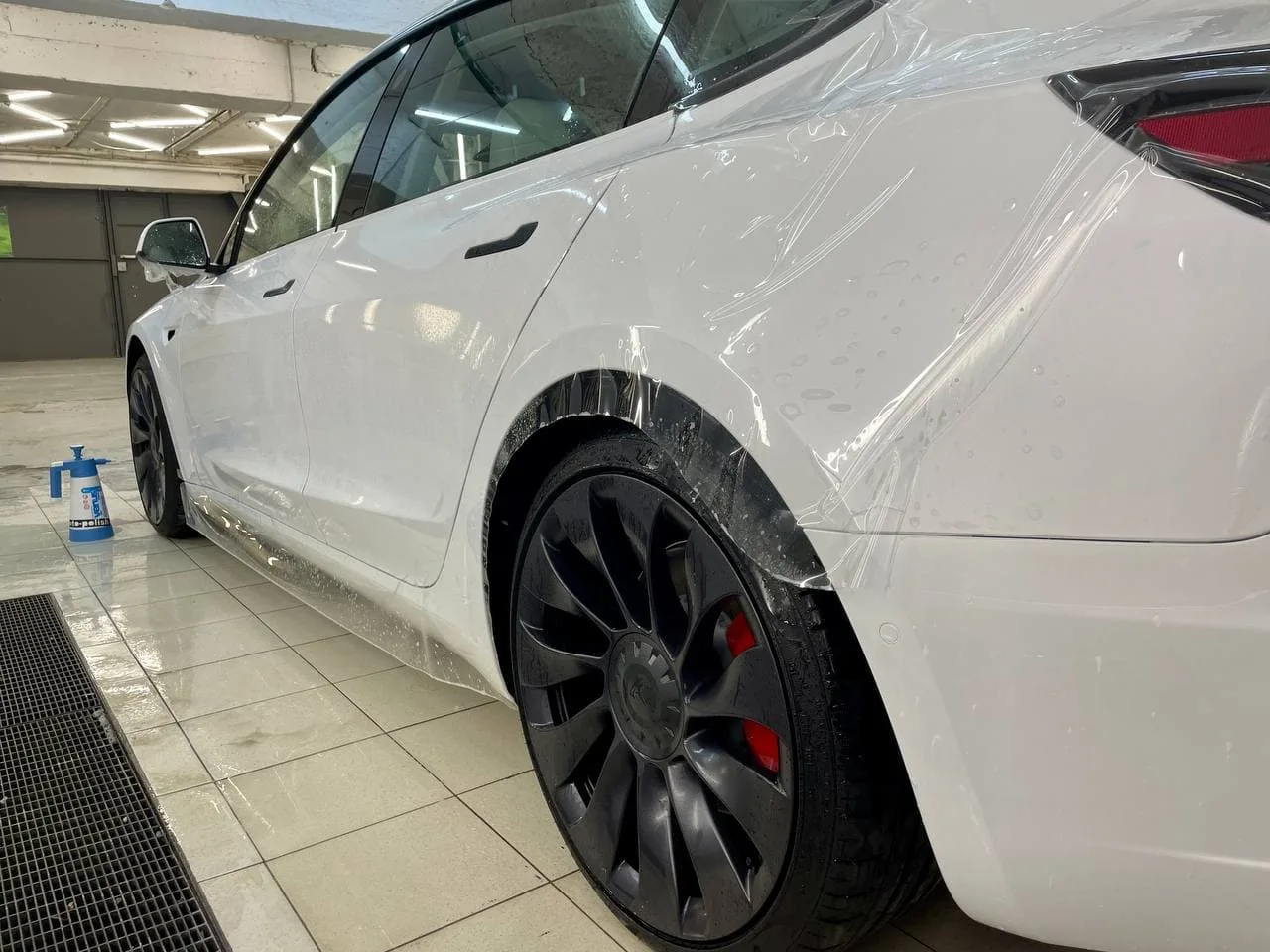Полная оклейка кузова + бронь стекла + тонировка для Tesla Model 3