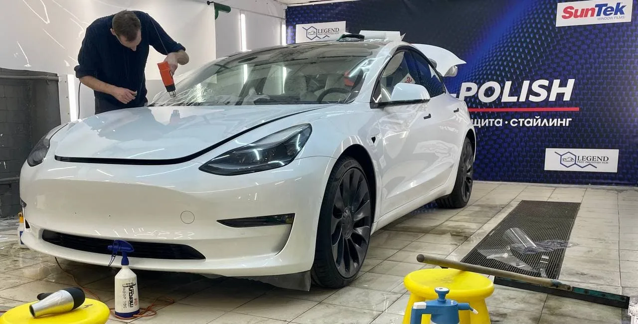 Полная оклейка кузова + бронь стекла + тонировка для Tesla Model 3