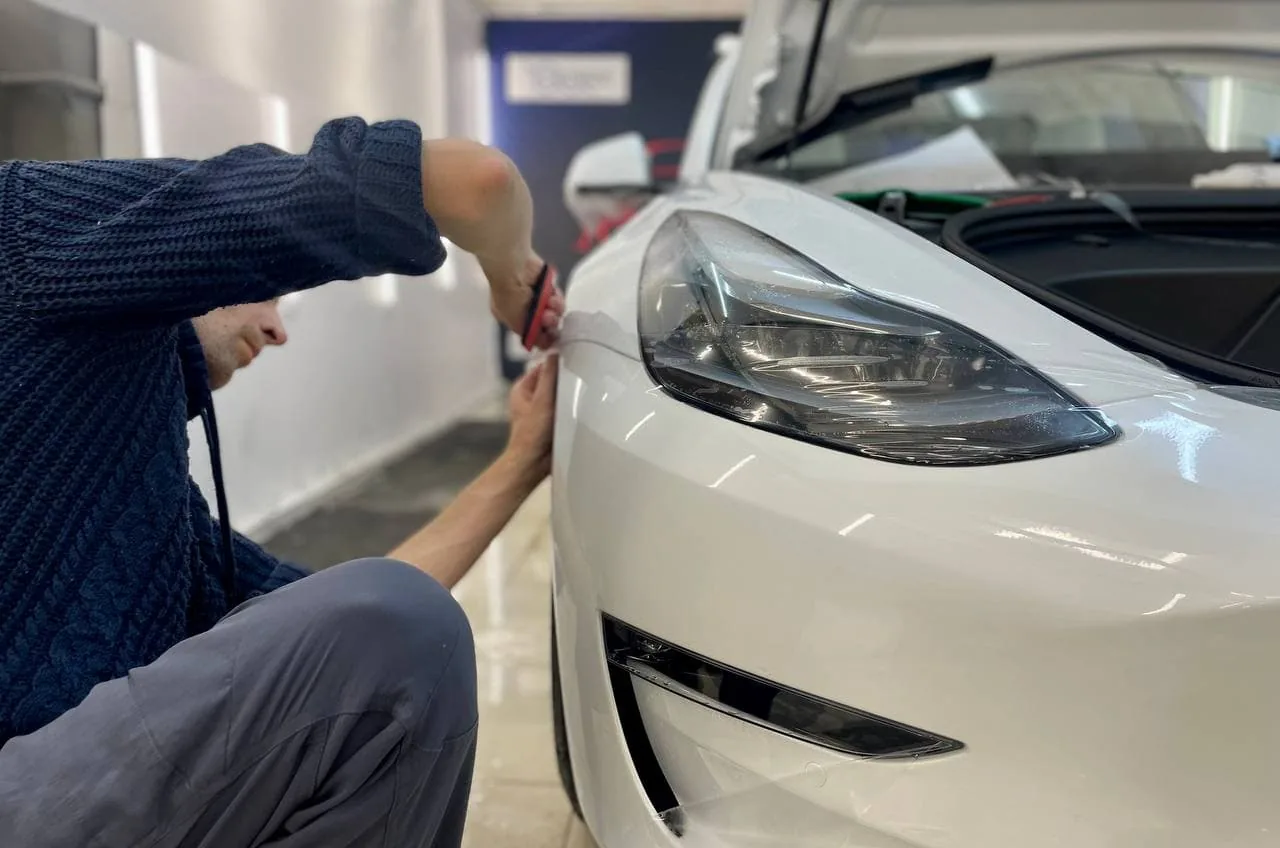 Полная оклейка кузова + бронь стекла + тонировка для Tesla Model 3
