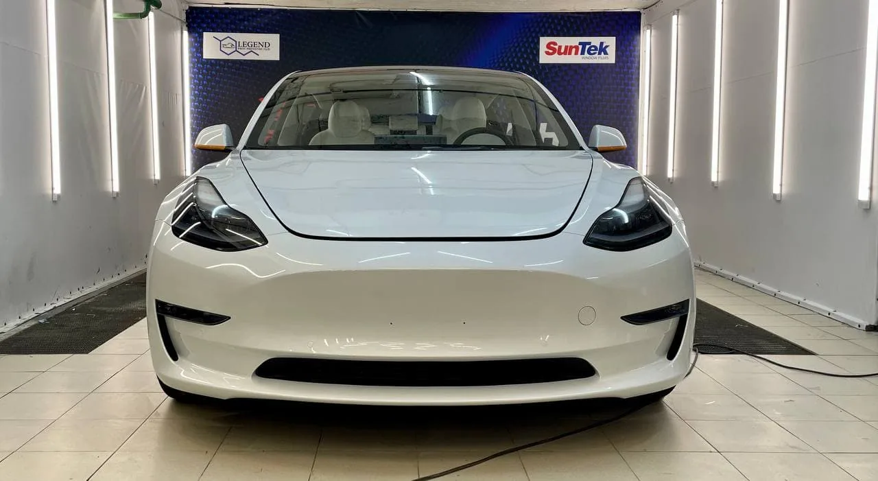 Полная оклейка кузова + бронь стекла + тонировка для Tesla Model 3