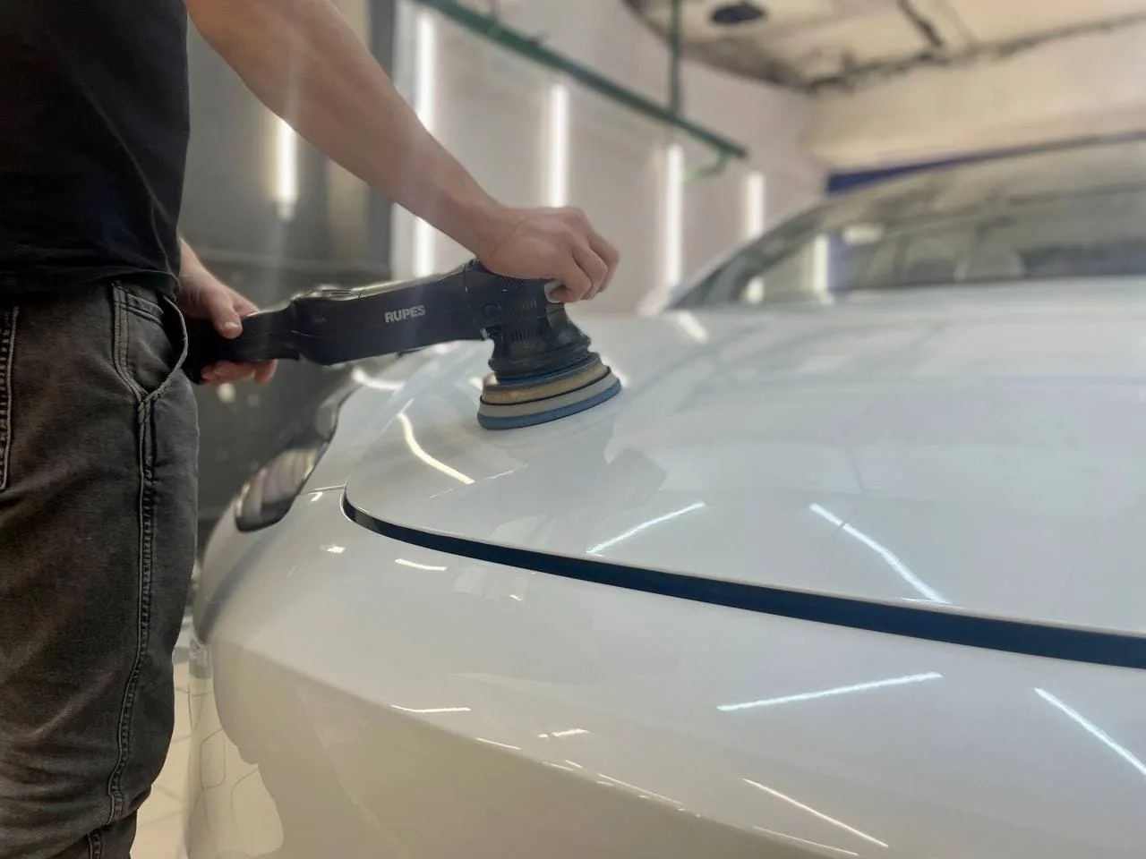 Полная оклейка кузова + бронь стекла + тонировка для Tesla Model 3
