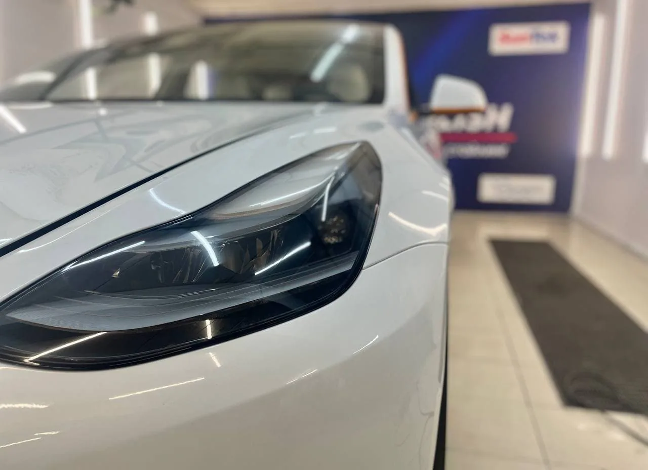 Полная оклейка кузова + бронь стекла + тонировка для Tesla Model 3