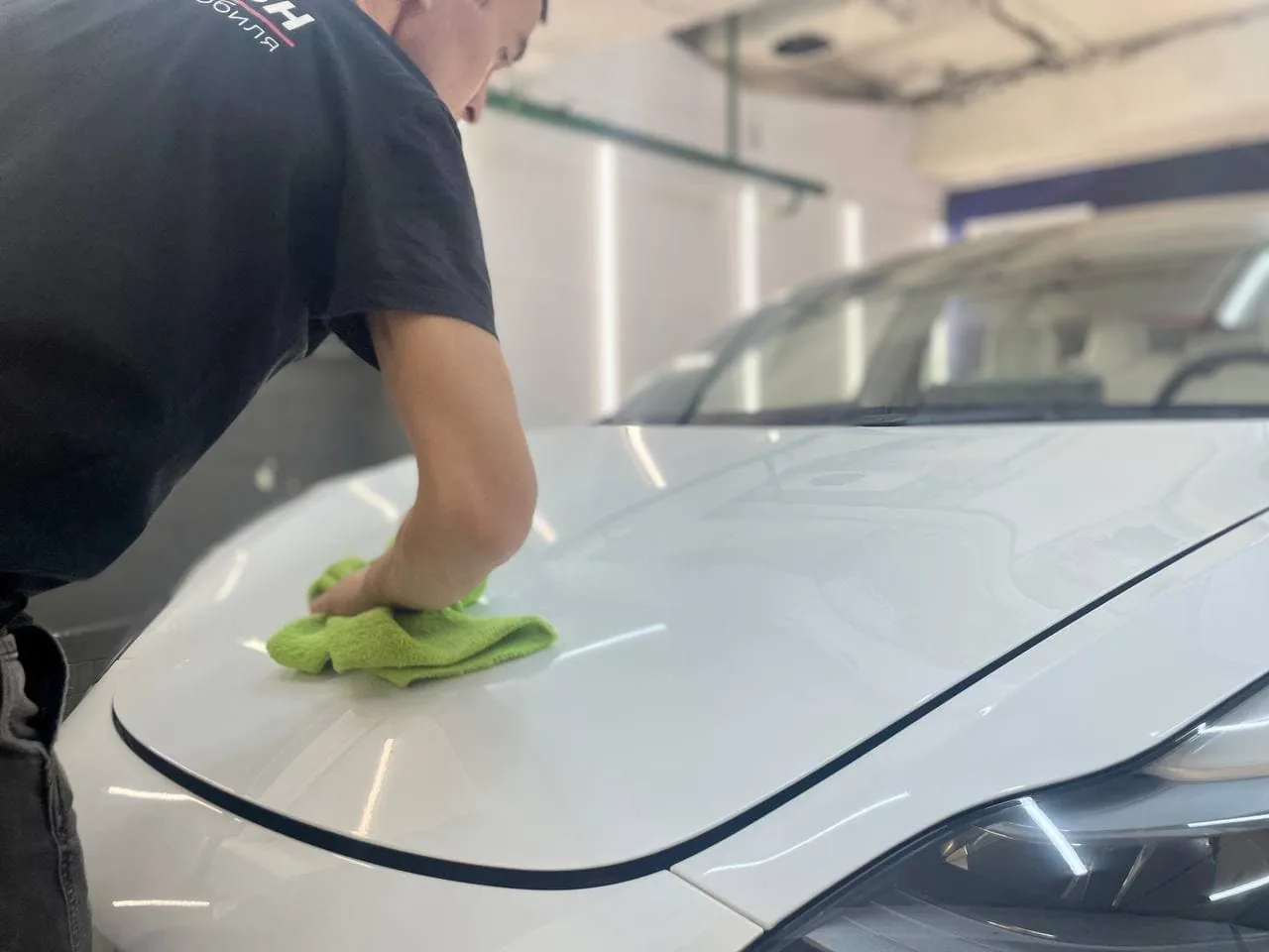 Полная оклейка кузова + бронь стекла + тонировка для Tesla Model 3