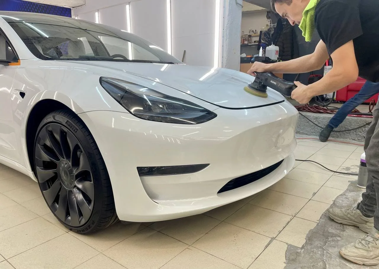 Полная оклейка кузова + бронь стекла + тонировка для Tesla Model 3