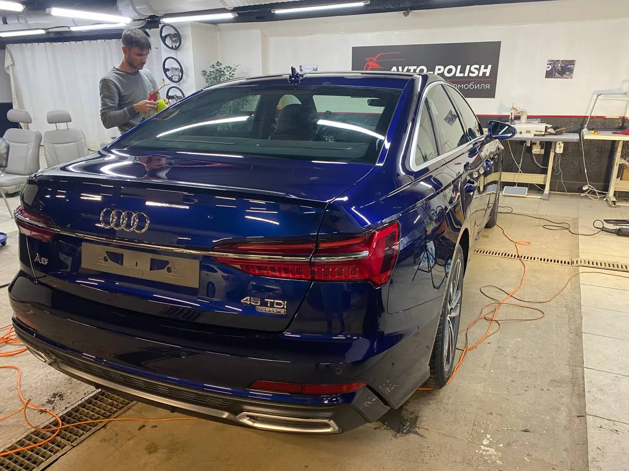Полировка автомобиля и нанесение жидкого стекла для Audi A6